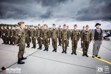 Artyści Mimello dla Królewskiej Republiki Roleski - Mimowie i Szczudlarze Łask